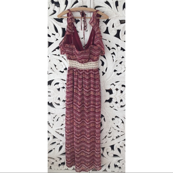 Floral Crochet Cutout Maxi Dress - Picture 4 of 5