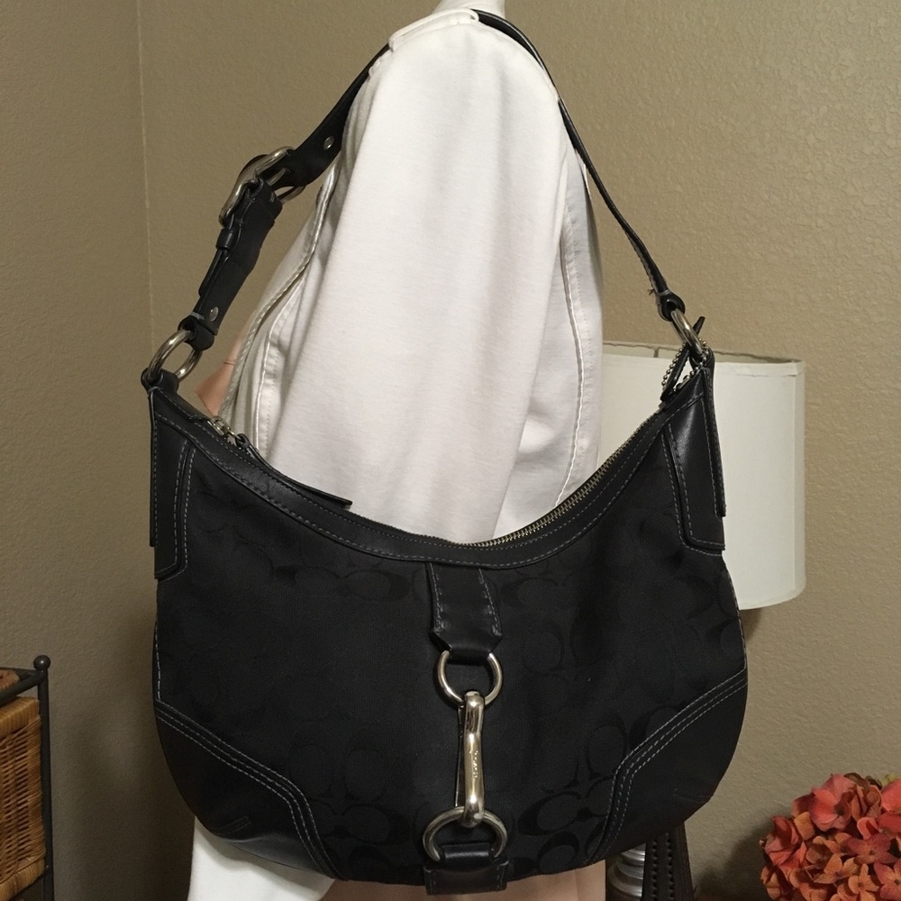 Black Coach Purse- medium size EUC