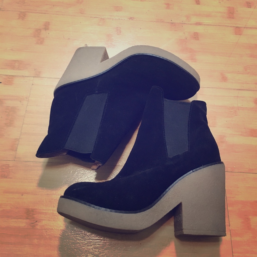 Suede black Urban outfitter boots