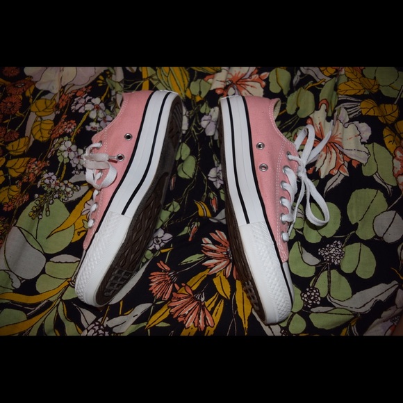 Pink Converse Chuck Taylor All Star Low Top - Picture 2 of 4