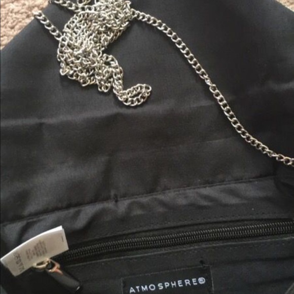 ✨NEW✨ Fancy Clutch - Picture 3 of 3