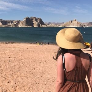 Meet your Posher, Cara