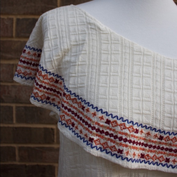 LUCKY BRAND Embroidered One-Shoulder Ruffle Top - Picture 3 of 8