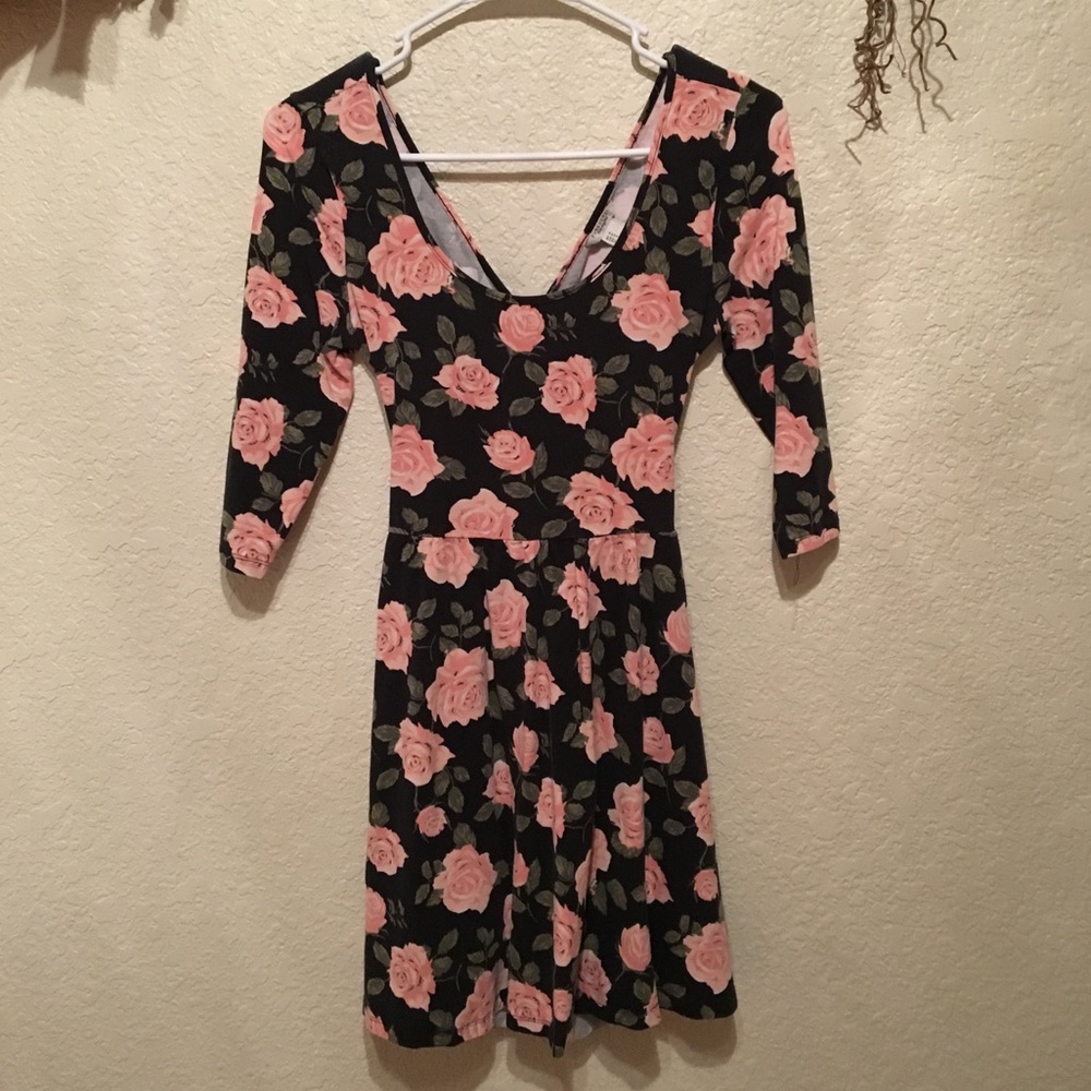 Floral mid sleeved dress!