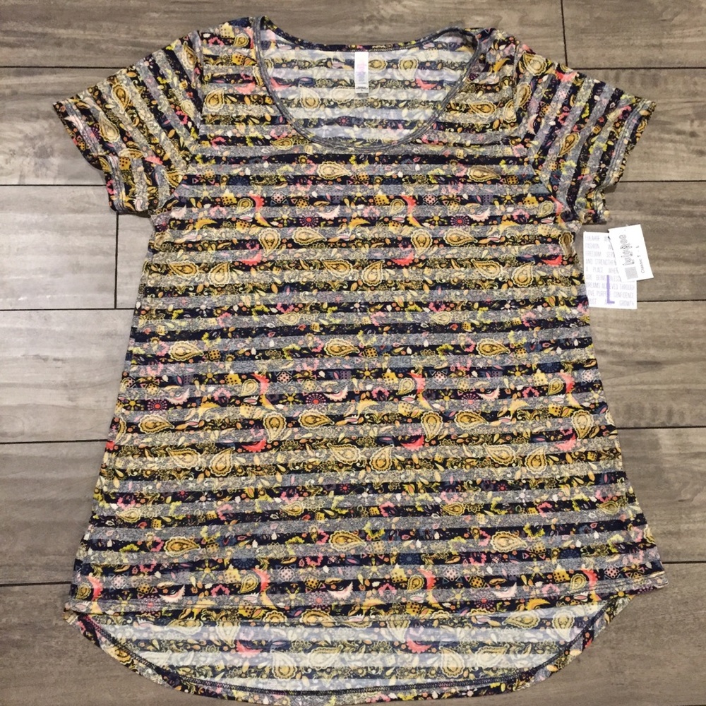 NWT Large Lularoe Classic Tee
