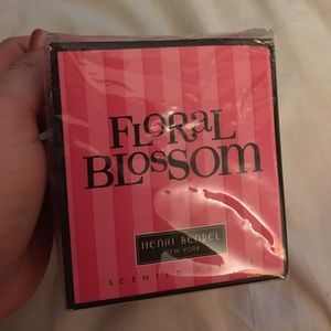 NEW! sealed! Henri Bendel Candle!