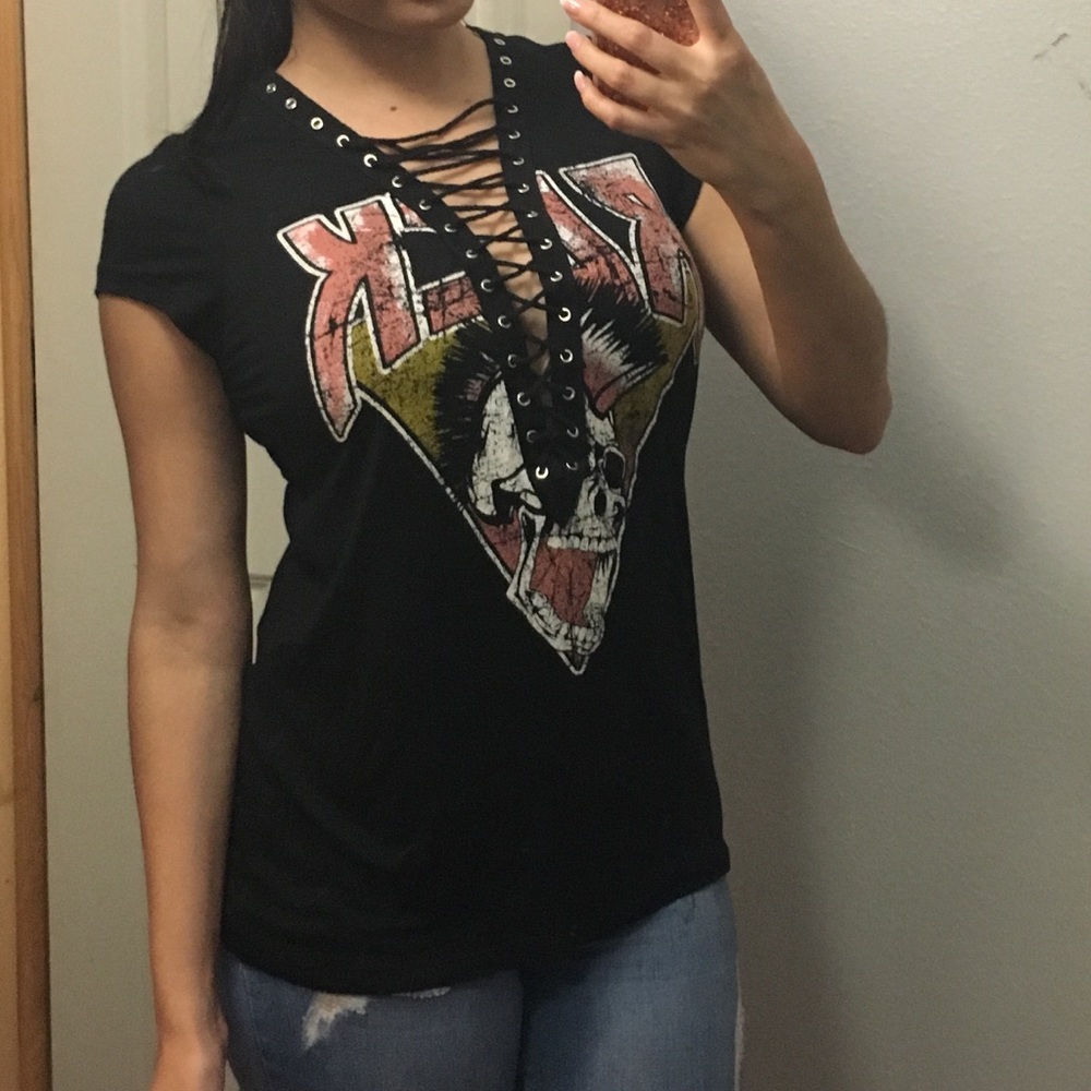 NWT Lace Up Rock Top with Skull