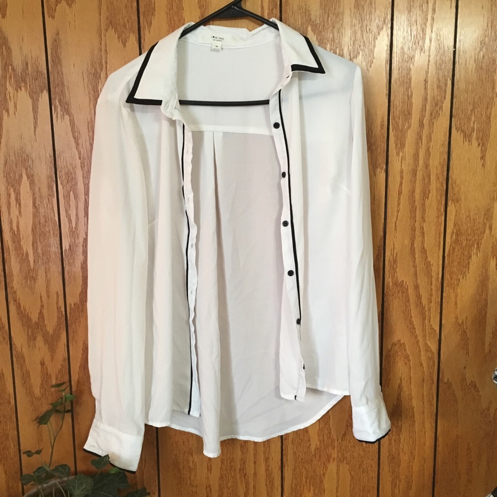 Collared button up. - Picture 2 of 5