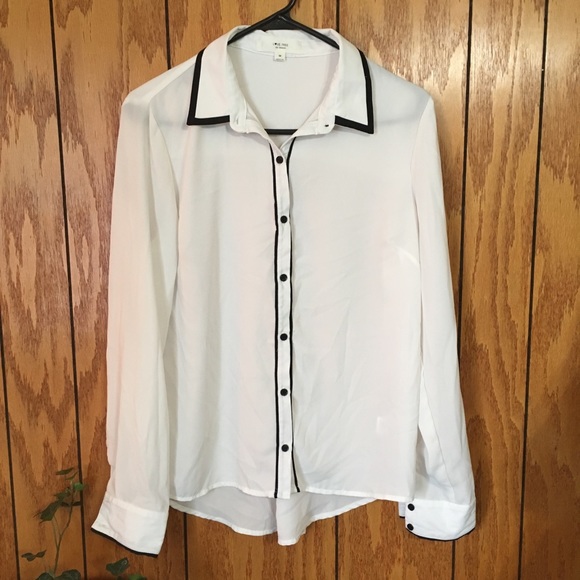 Collared button up. - Picture 3 of 5
