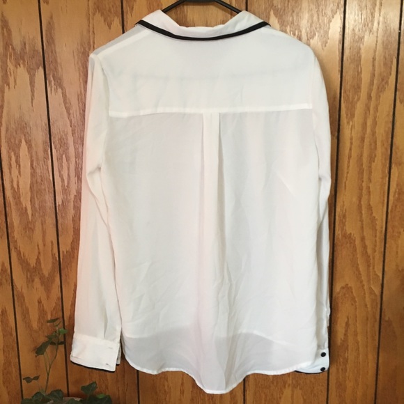 Collared button up. - Picture 4 of 5