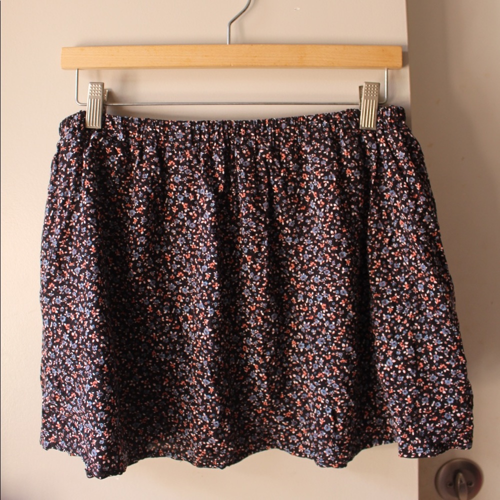 Brandy Melville floral elastic waist skirt