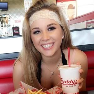 Meet your Posher, Shayna