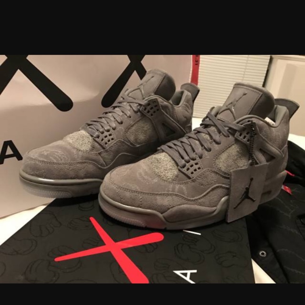 Jordan Retro 4 kaws with box (size 12)