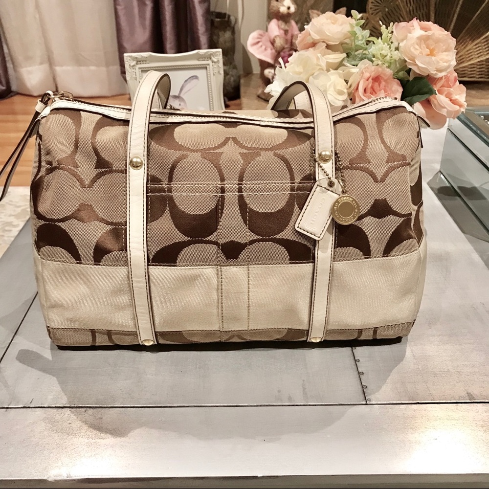 {Authentic}💕 COACH Beige Signature Boston Handbag