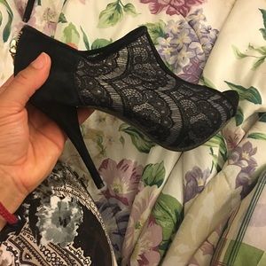 Black lace heels 👠