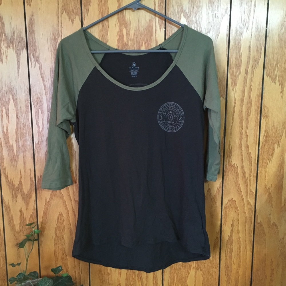 Swoop neck, 3/4 sleeve baseball tee.