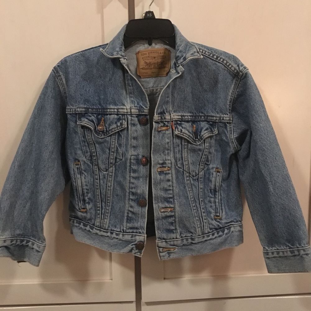 Vintage Levi denim trucker jacket :)