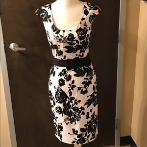 WHBM Stunning Sheath Dress 🖤