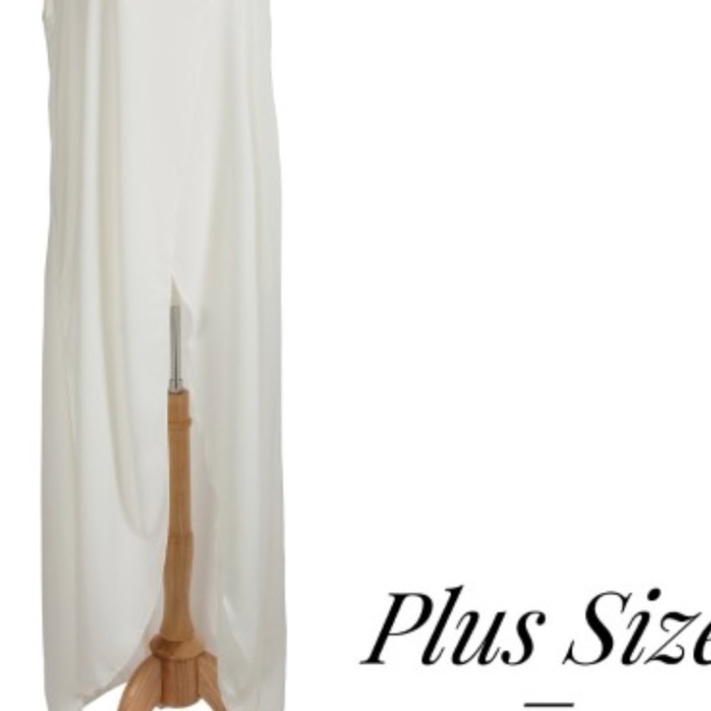 Plus size tank with open front - Picture 2 of 4