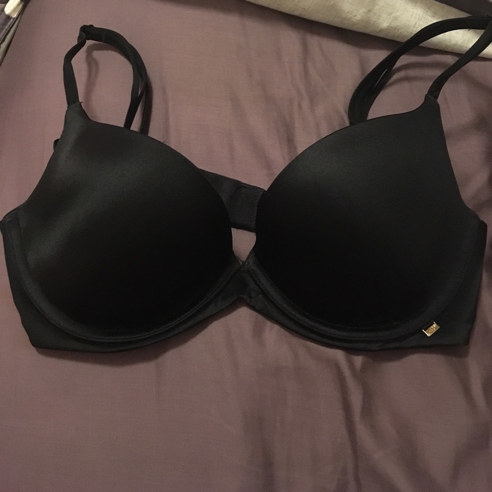 Victoria's Secret 32D bra
