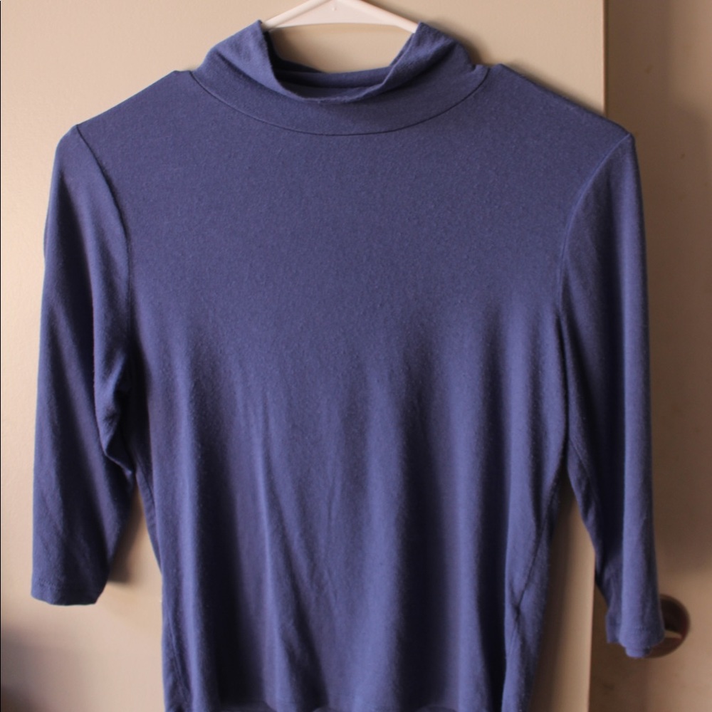 Tresics blue 3/4 sleeve turtle neck shirt