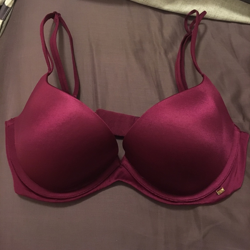 Victoria's Secret 32D bra