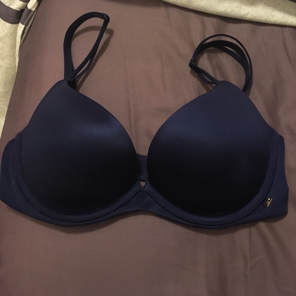 Victoria's Secret 32D bra