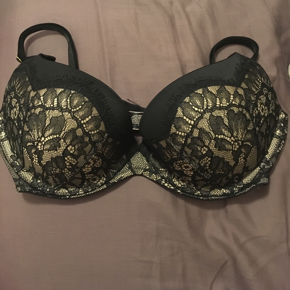Victoria's Secret 32D bra