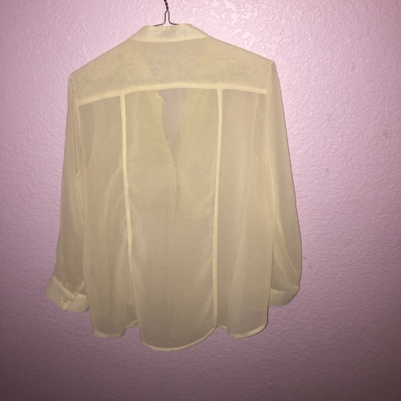 Sheet cream blouse w/ gold embellishments - Picture 5 of 6