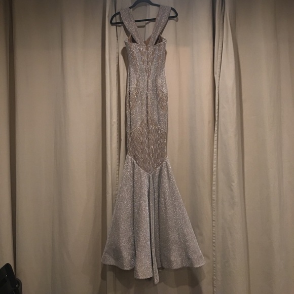 Fouad Sarkis stunning silver formal gown / dress - Picture 7 of 8