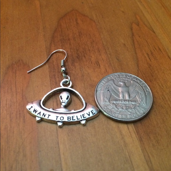 NWOT Alien Flying Saucer Earrings - Picture 2 of 4