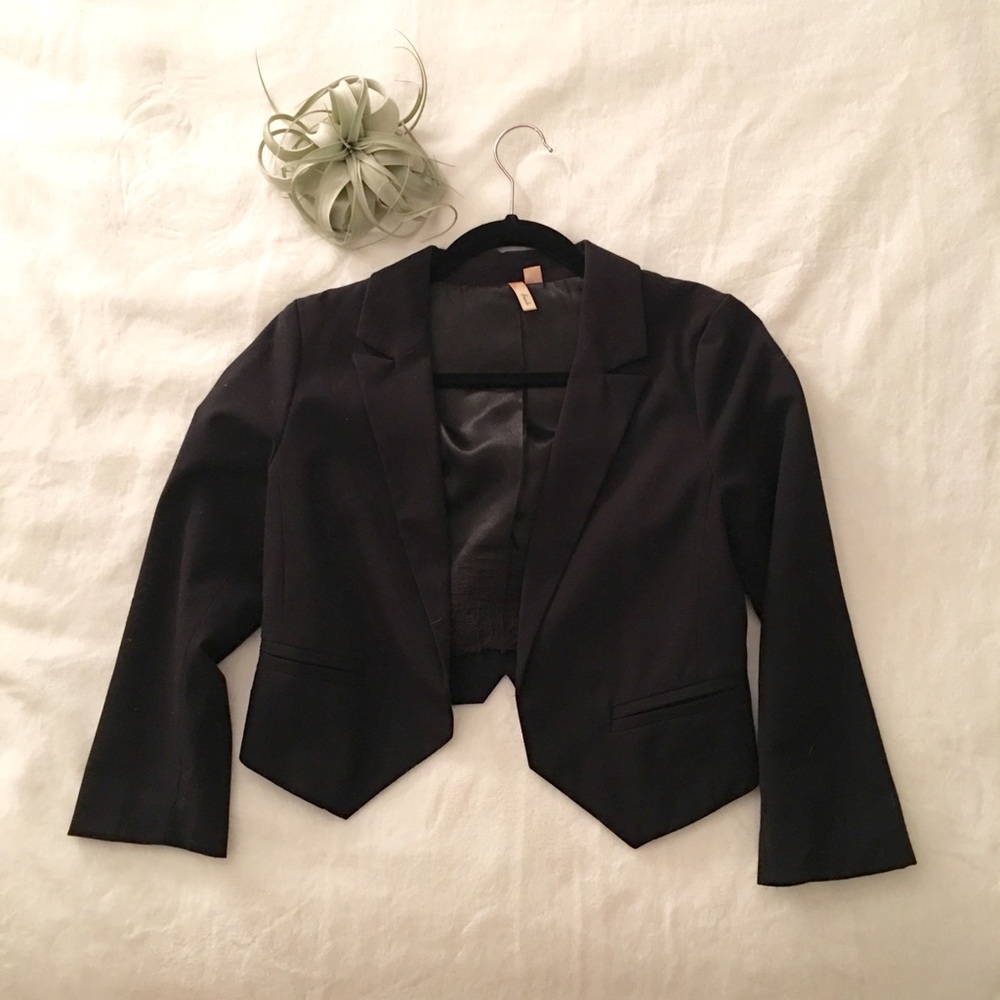 Black Crop Blazer