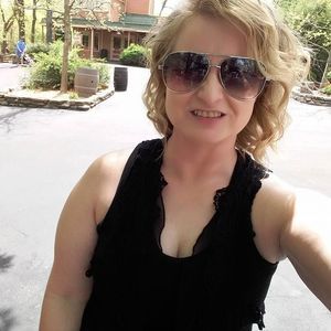 Meet your Posher, Pam