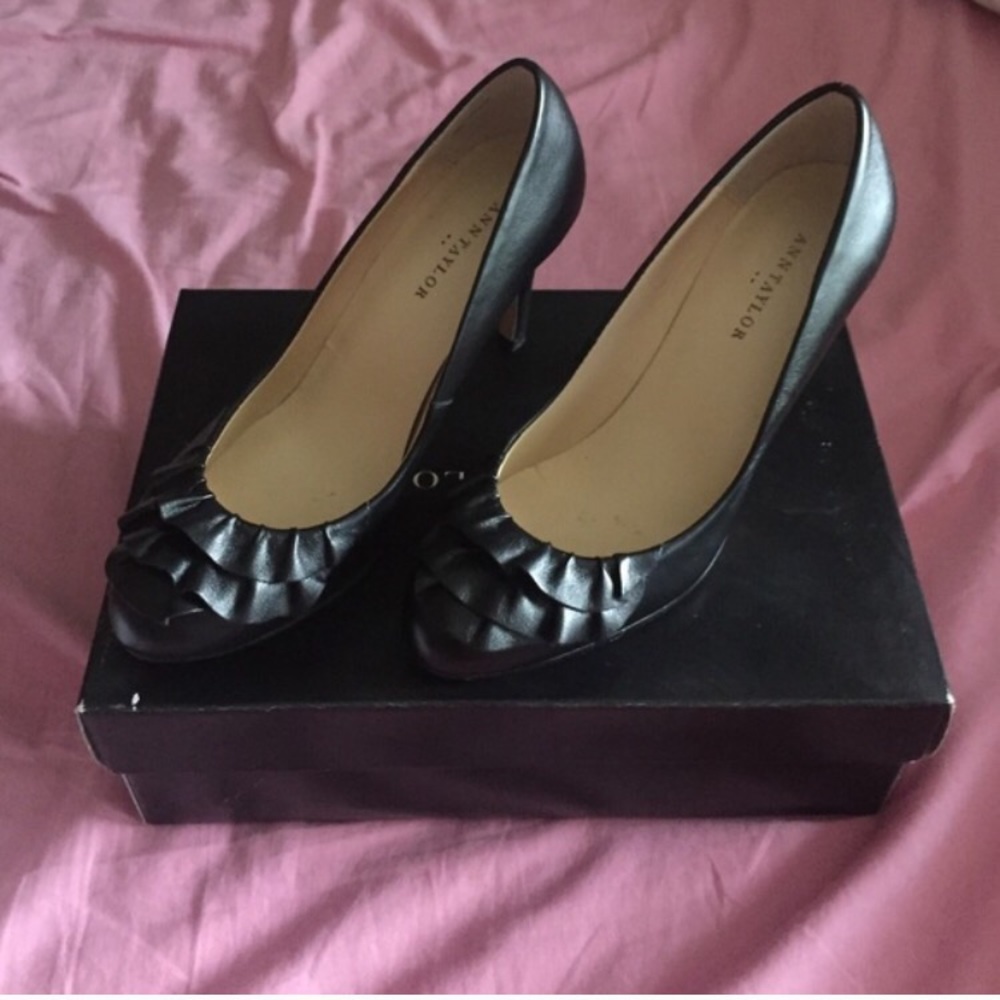 Ann Taylor Black Ruffle Pumps