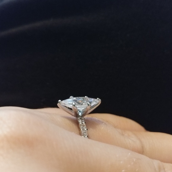 Beautiful cubic zirconia diamond ring 💎 - Picture 2 of 3