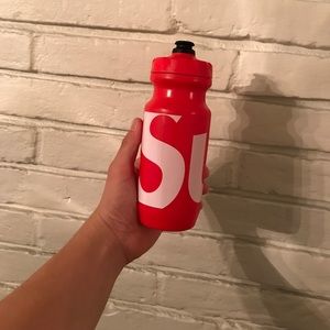Supreme sport bottle 🤘🏼🤘🏼🤘🏼💦💦💦