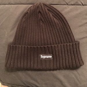 Black supreme beanie from 2016 winter drop ❄️ ❄️⛄️