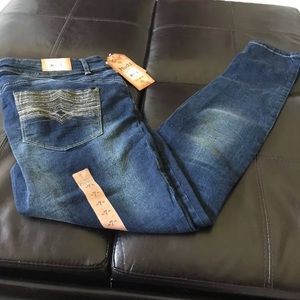 Juniors Mudd size 7 Dark Blast Skinny Jeans