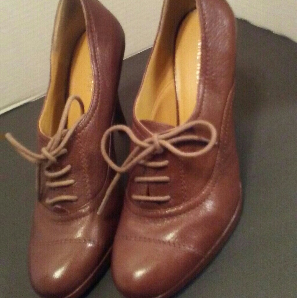 brown heel string up Nine West lovelies.