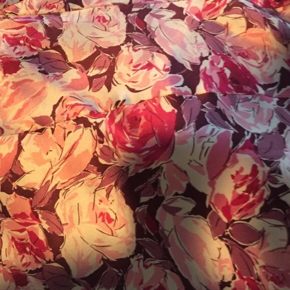 Banana Republic 100% Silk Skirt, pinks size 10 - Picture 3 of 3