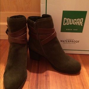 Beautiful and comfortable size 8 olive suede boots