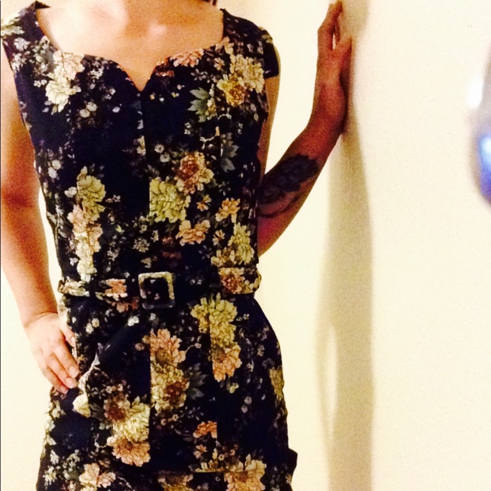 Vintage floral fall dress 👗