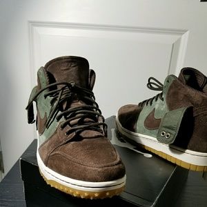 Nike uptowns suede duck boots size 9.5