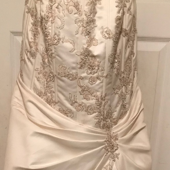 Plus size wedding dress - Picture 2 of 4