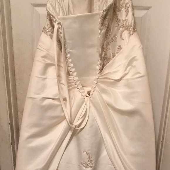 Plus size wedding dress - Picture 3 of 4