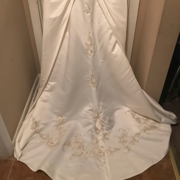 Plus size wedding dress - Picture 4 of 4