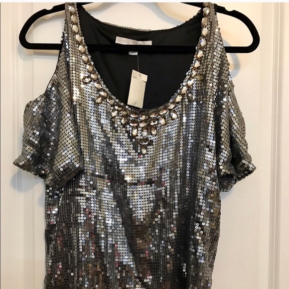 ✨HP✨Boston Proper Embellished Sequin Tee - Picture 2 of 4