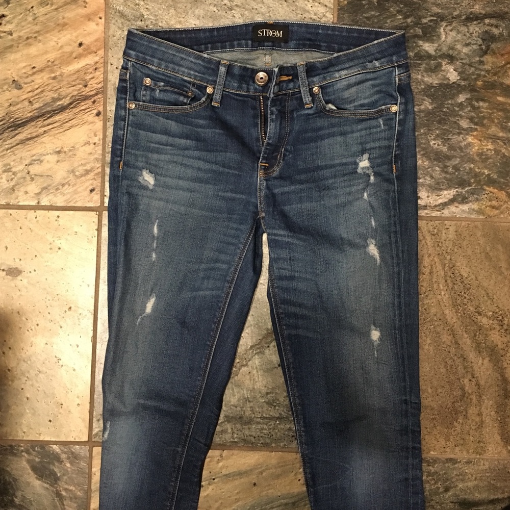 Strong distressed stretch jeans