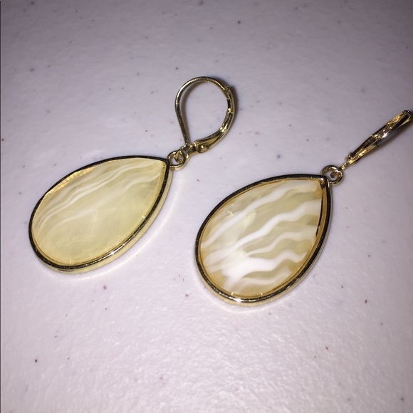 Cream Teardrop Earrings - Picture 3 of 4