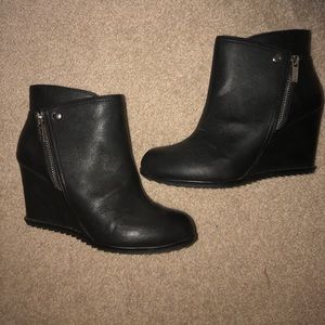 Kenneth Cole black wedge booties